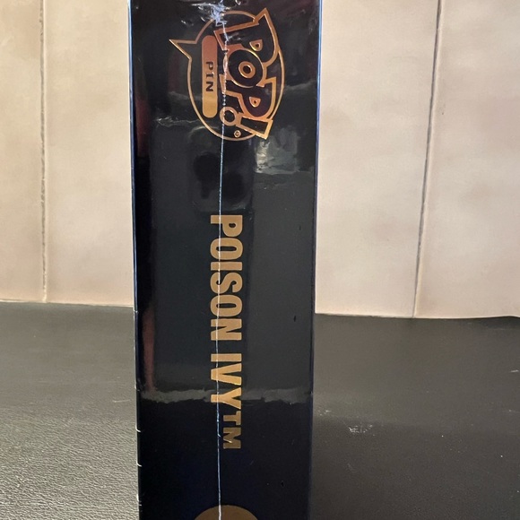 Funko Pop Poisin Ivy Enamel Pin #13 DC Comics Bombshells - Picture 2 of 6